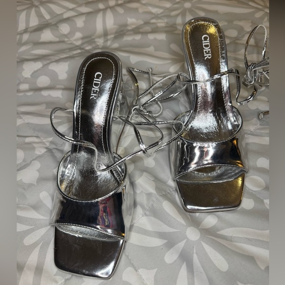Silver Chrome Strappy Wedge Heels - Cider NWOT - Picture 4 of 8